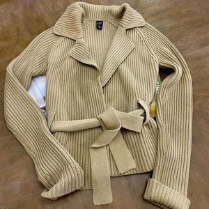 Gap size small khaki color waist length tie sweater